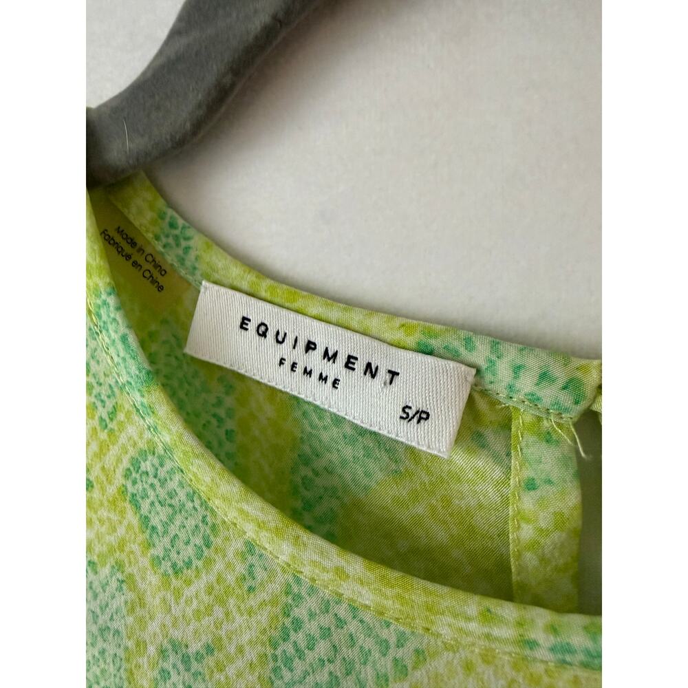 Equipment Femme 100% Silk Blouse Sleeveless Green Snake Print Tank Top Small - Picture 2 of 6